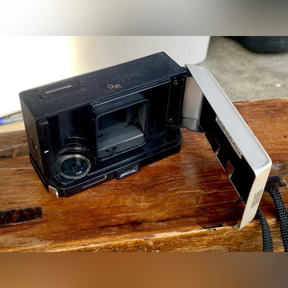 Vintage Kodak Instamatic 104 26mm Film Camera - Picture 13 of 16